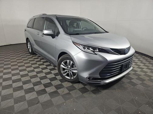 2023 Toyota Sienna Limited
