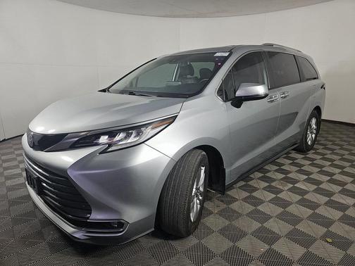 2023 Toyota Sienna Limited