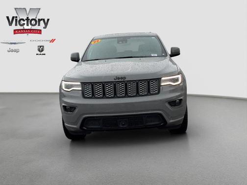 Sting-Gray Clearcoat 2022 Jeep Grand Cherokee Laredo