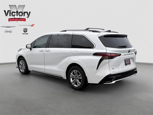 2023 Toyota Sienna XSE 7 Passenger