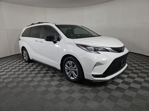 2023 Toyota Sienna XSE 7 Passenger