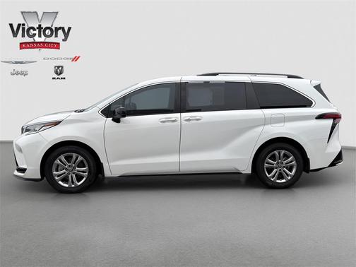 2023 Toyota Sienna XSE 7 Passenger