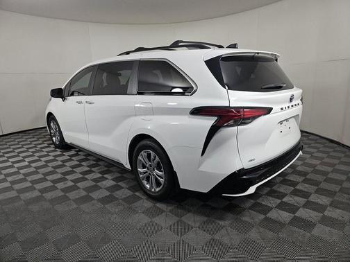 2023 Toyota Sienna XSE 7 Passenger