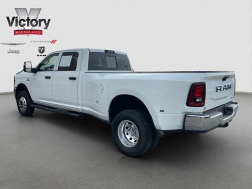 2025 RAM 3500 Tradesman Crew Cab 4x4 8' Box