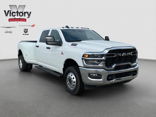 2025 RAM 3500 Tradesman Crew Cab 4x4 8' Box