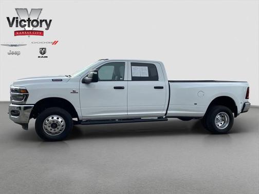 2025 RAM 3500 Tradesman Crew Cab 4x4 8' Box