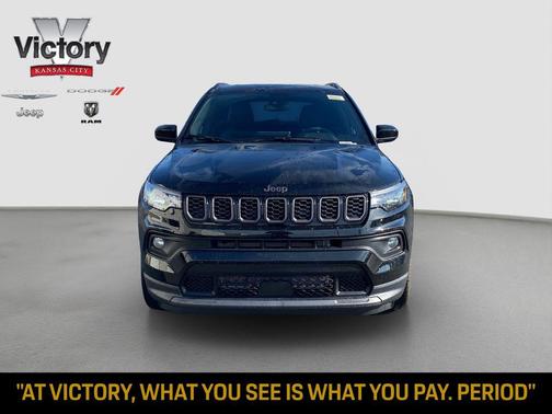 Diamond Black Crystal Pearlcoat 2026 Jeep Compass Latitude