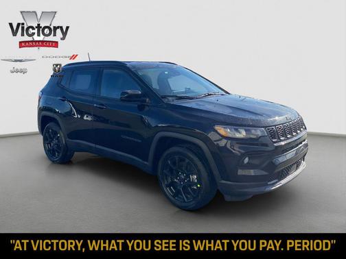 Diamond Black Crystal Pearlcoat 2026 Jeep Compass Latitude