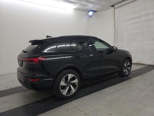 Mythos Black Metallic 2025 Audi Q6 e-tron Premium Plus quattro