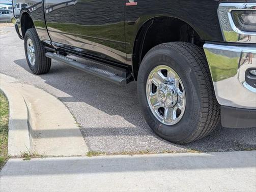 2025 RAM 2500 Tradesman Crew Cab 4x4 6'4' Box
