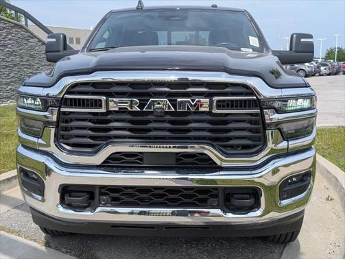 2025 RAM 2500 Tradesman Crew Cab 4x4 6'4' Box