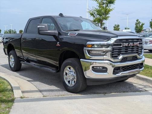 2025 RAM 2500 Tradesman Crew Cab 4x4 6'4' Box