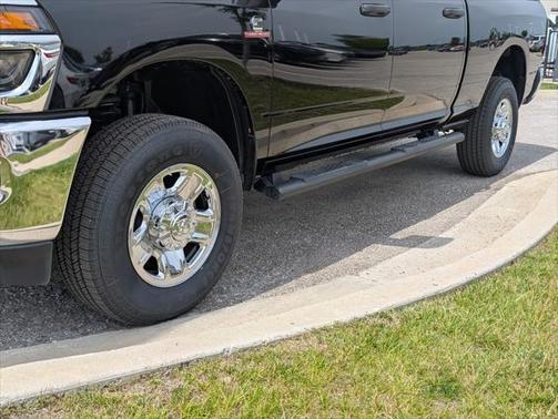 2025 RAM 2500 Tradesman Crew Cab 4x4 6'4' Box
