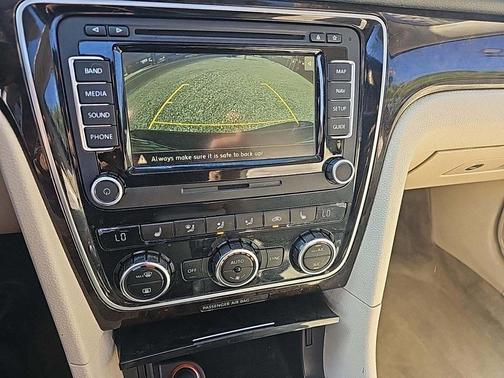 2015 Volkswagen Passat 3.6L V6 DSG SEL Premium