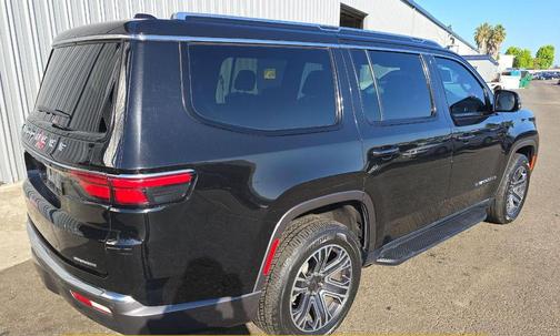 Diamond Black Crystal Pearlcoat 2022 Jeep Wagoneer Series III 4x2