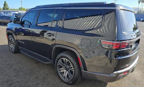 Diamond Black Crystal Pearlcoat 2022 Jeep Wagoneer Series III 4x2