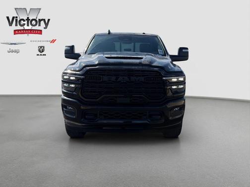 Diamond Black Crystal Pearlcoat 2026 RAM 2500 Laramie Crew Cab 4x4 6'4' Box