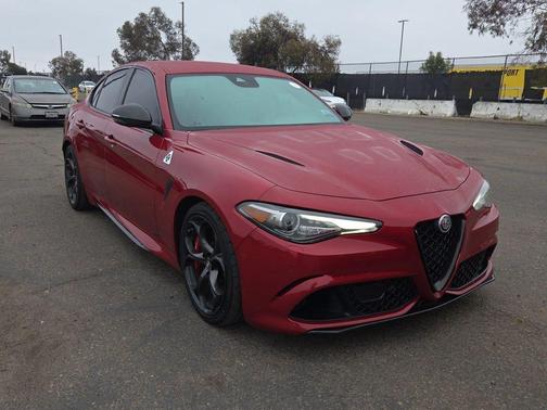 Rosso Competizione Tri-Coat 2017 Alfa Romeo Giulia Quadrifoglio