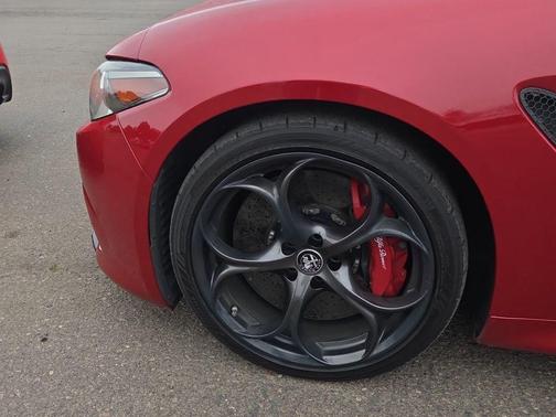Rosso Competizione Tri-Coat 2017 Alfa Romeo Giulia Quadrifoglio