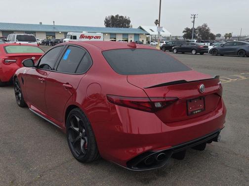 Rosso Competizione Tri-Coat 2017 Alfa Romeo Giulia Quadrifoglio