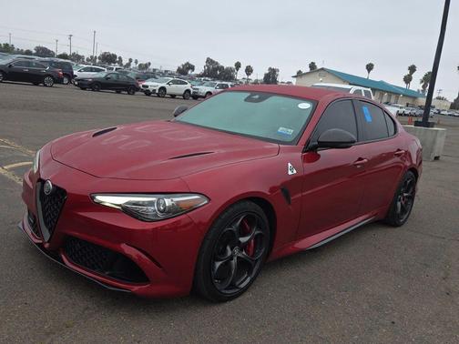 Rosso Competizione Tri-Coat 2017 Alfa Romeo Giulia Quadrifoglio