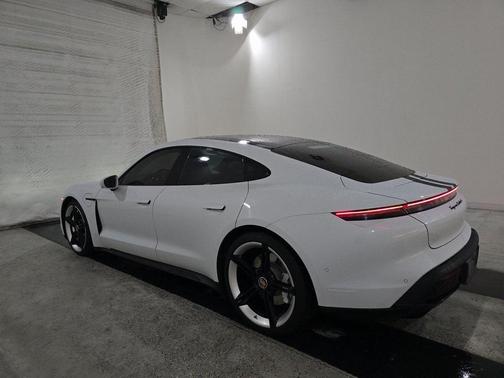 2020 Porsche Taycan Turbo