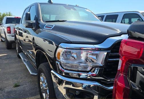 Diamond Black Crystal Pearlcoat 2024 RAM 2500 Big Horn Crew Cab 4x4 6'4' Box