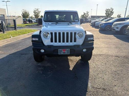 Bright White Clearcoat 2022 Jeep Wrangler Unlimited Sport