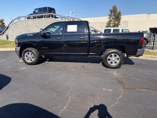 Diamond Black Crystal Pearlcoat 2026 RAM 2500 Big Horn Crew Cab 4x4 6'4' Box