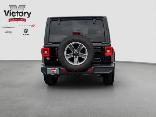 Black Clearcoat 2019 Jeep Wrangler Unlimited Sahara