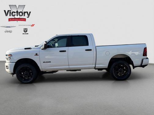 Bright White Clearcoat 2025 RAM 2500 Big Horn Crew Cab 4x4 6'4' Box