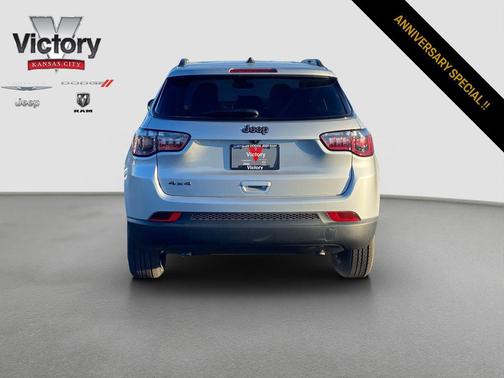 Silver Zynith Metallic Clearcoat 2026 Jeep Compass Latitude