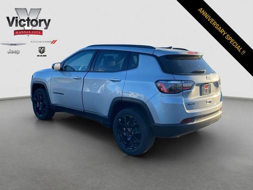 Silver Zynith Metallic Clearcoat 2026 Jeep Compass Latitude