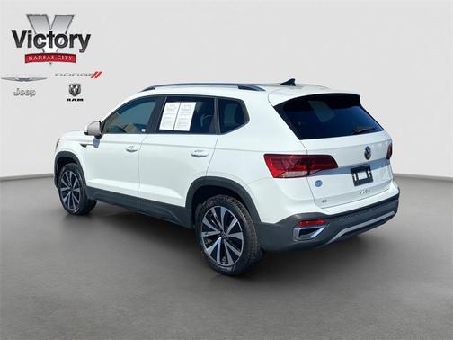 2024 Volkswagen Taos 1.5T SE