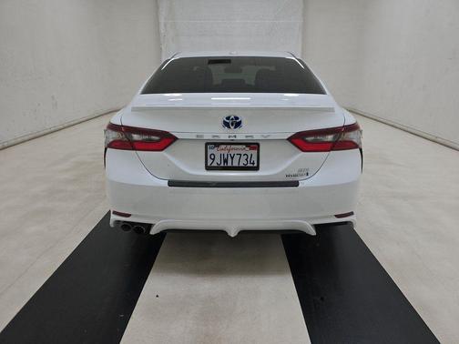 2024 Toyota Camry Hybrid SE