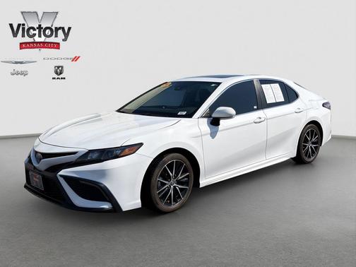 Ice Cap 2024 Toyota Camry Hybrid SE