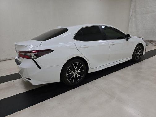 2024 Toyota Camry Hybrid SE