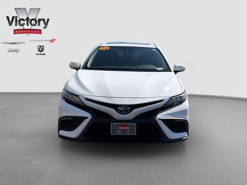 Ice Cap 2024 Toyota Camry Hybrid SE