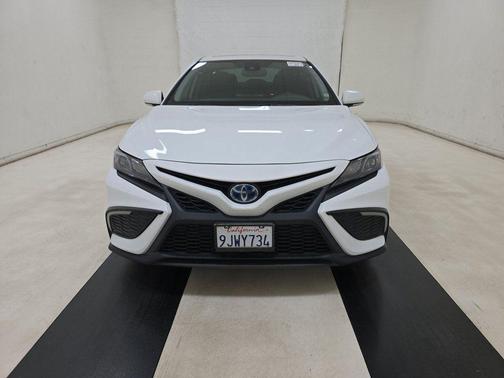 2024 Toyota Camry Hybrid SE