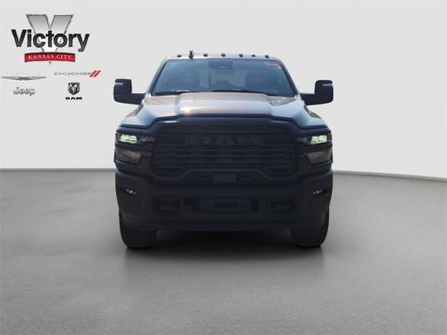 2025 RAM 2500 Tradesman Crew Cab 4x4 6'4' Box