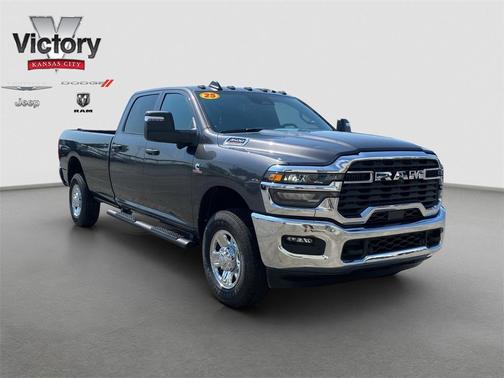 2025 RAM 3500 Tradesman Crew Cab 4x4 8' Box