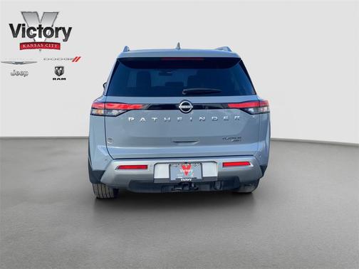 2025 Nissan Pathfinder Platinum 4WD