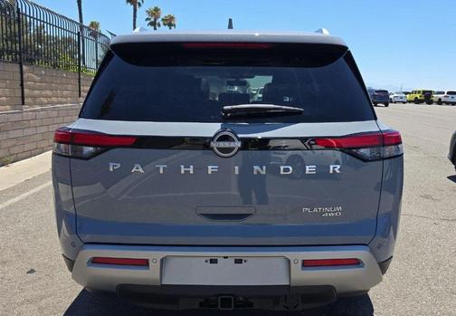2025 Nissan Pathfinder Platinum 4WD