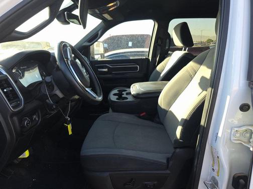 2024 RAM 3500 Big Horn Crew Cab 4x4 8' Box