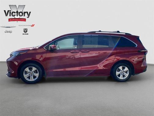 2024 Toyota Sienna LE