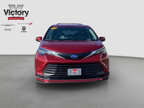 2024 Toyota Sienna LE