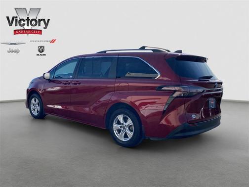 2024 Toyota Sienna LE