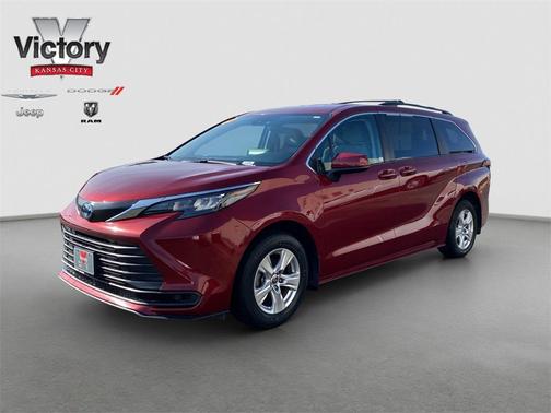 2024 Toyota Sienna LE