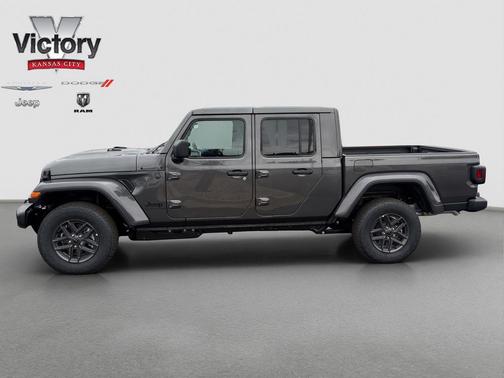 Granite Crystal Metallic Clearcoat 2026 Jeep Gladiator Sport S