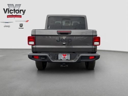 Granite Crystal Metallic Clearcoat 2026 Jeep Gladiator Sport S